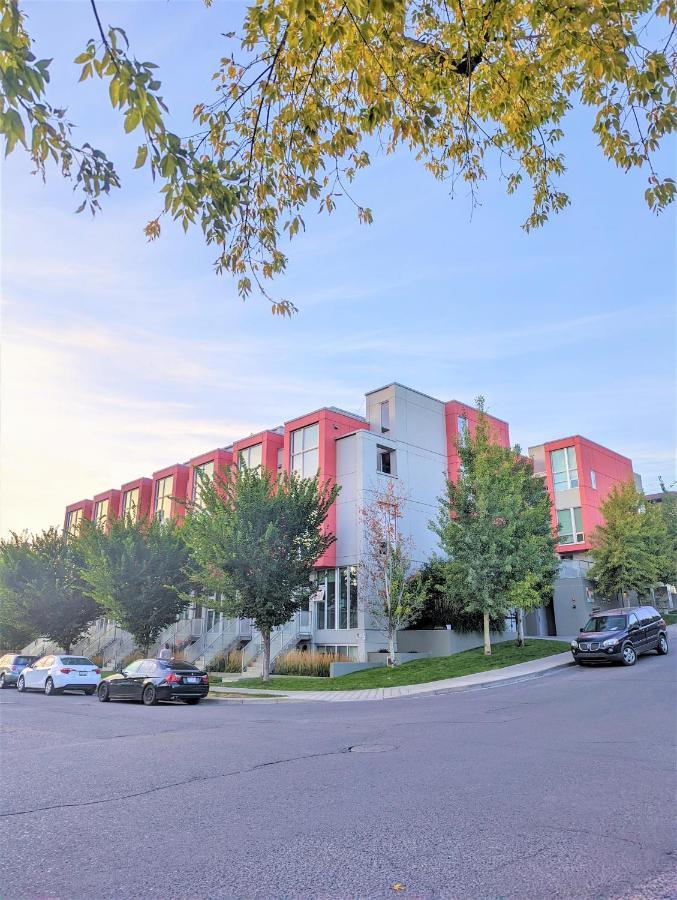 Monki Di Executive Suites - GLAS YYC Exterior foto
