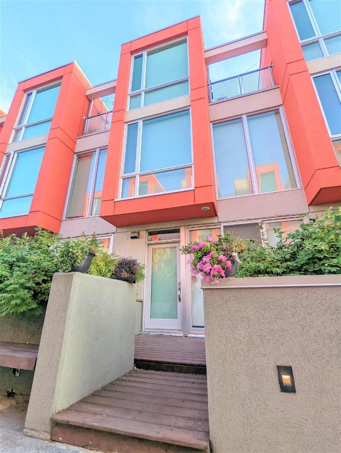 Monki Di Executive Suites - GLAS YYC Exterior foto